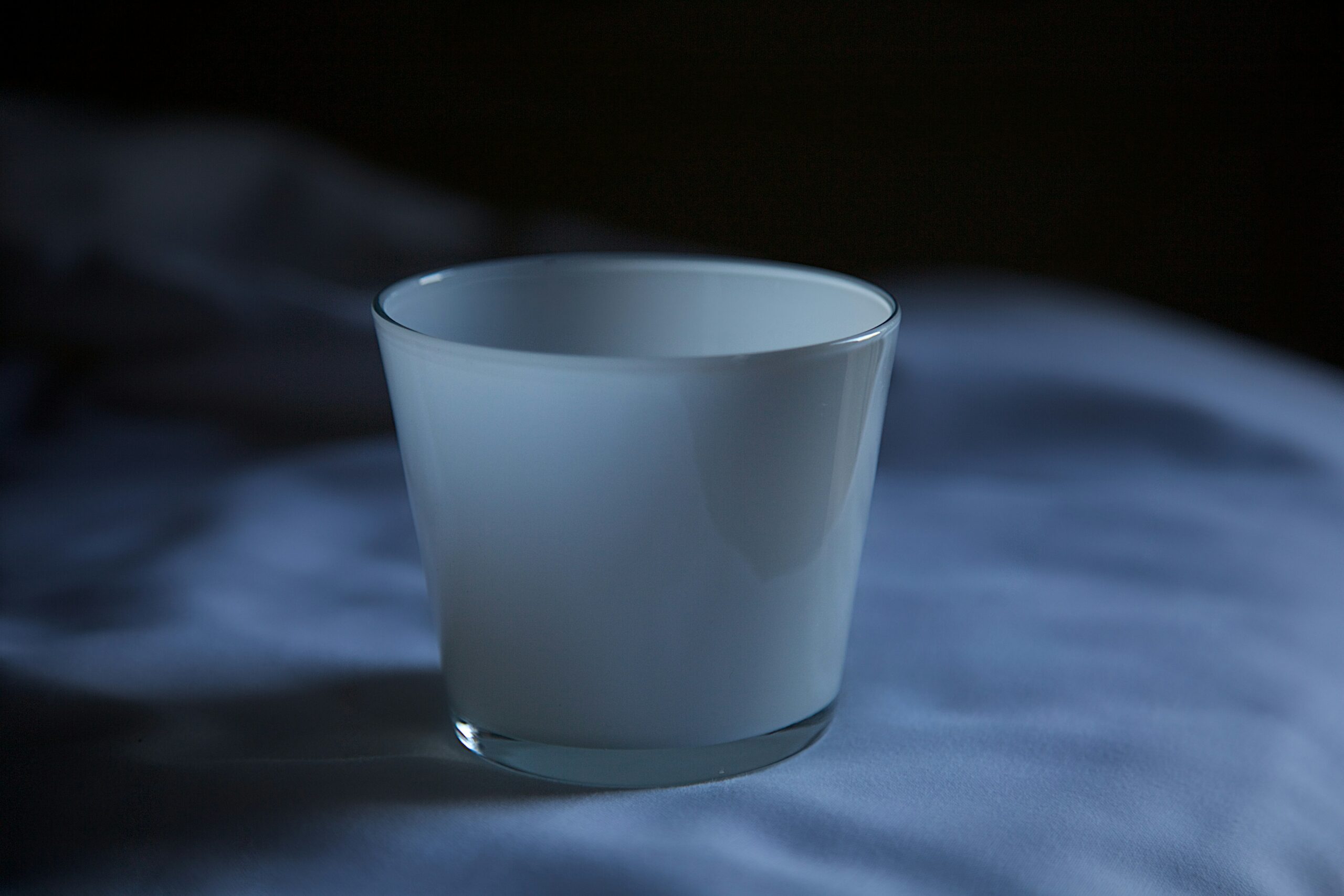 apple cider vinegar before bed benefits side effects - apple cider vinegar glass before bed nighttime - Photo by Paolo Chiabr