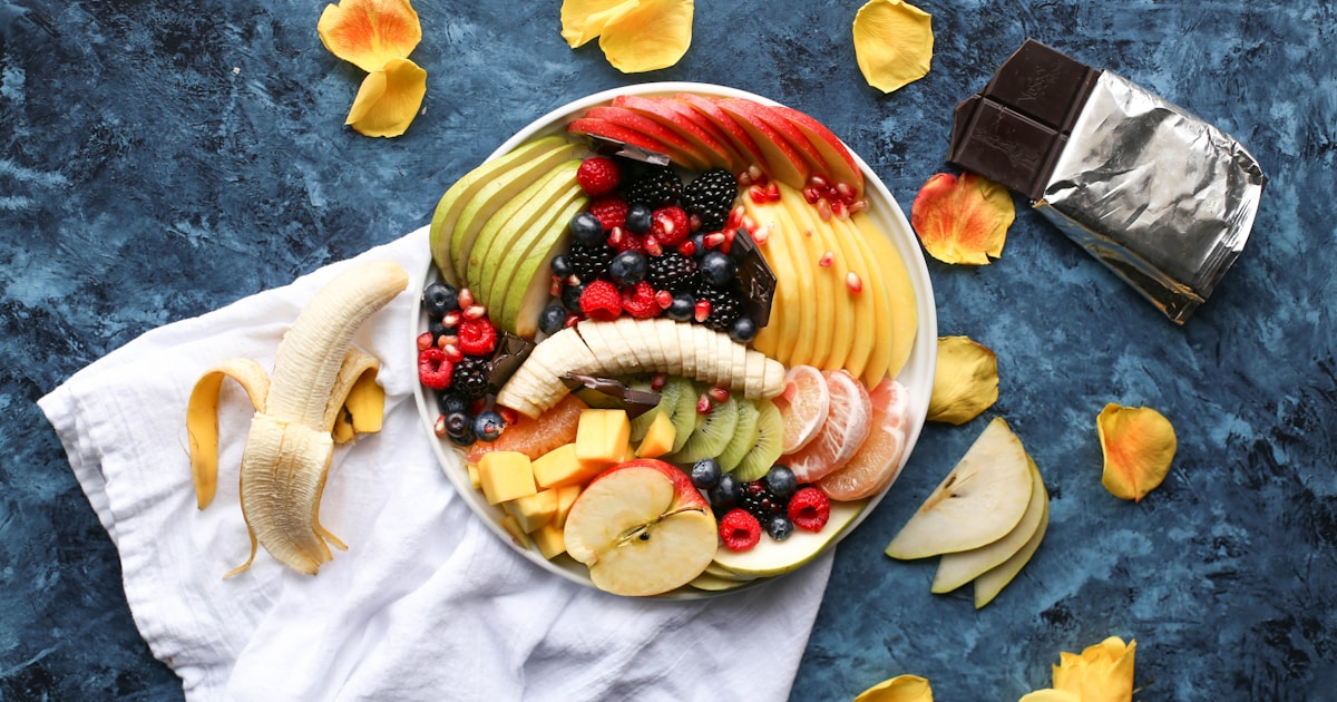 anti-inflammatory breakfast ideas - healthy breakfast bowl with berries and turmeric