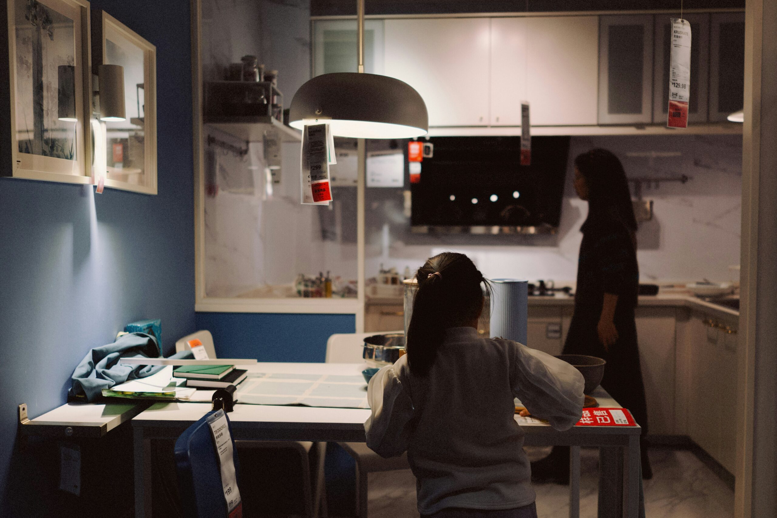 how to fix sleep schedule after night shift - night shift worker adjusting sleep schedule bedroom dark room - Photo by F aint