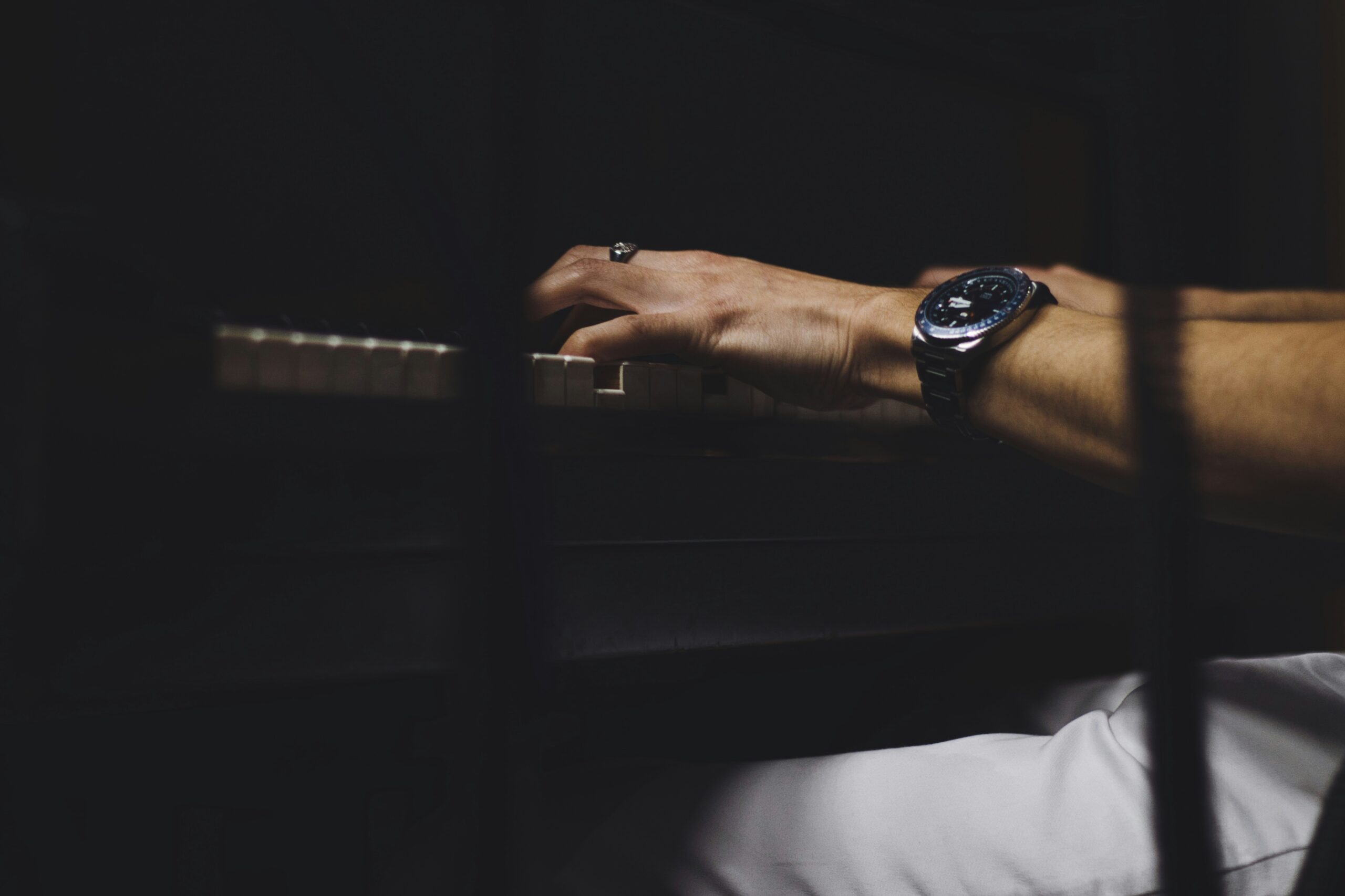 why do I wake up at 3am - person lying awake in bed at 3am looking at clock - Photo by Sai on Unsplash